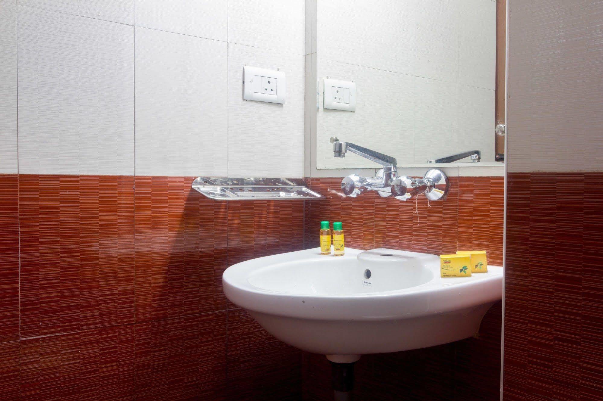 Fabhotel Khems Shoram Palace Road Уті Екстер'єр фото