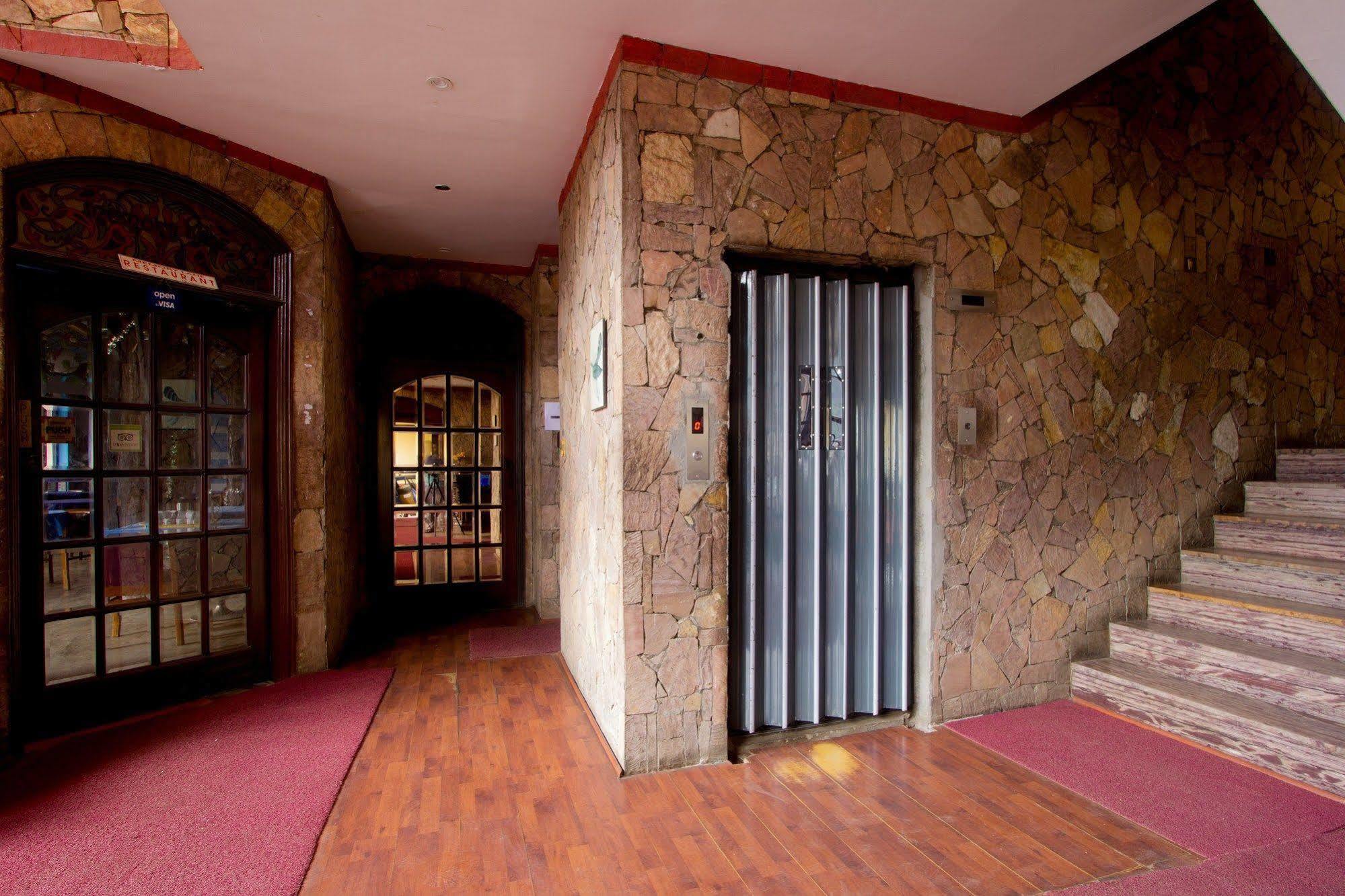 Fabhotel Khems Shoram Palace Road Уті Екстер'єр фото